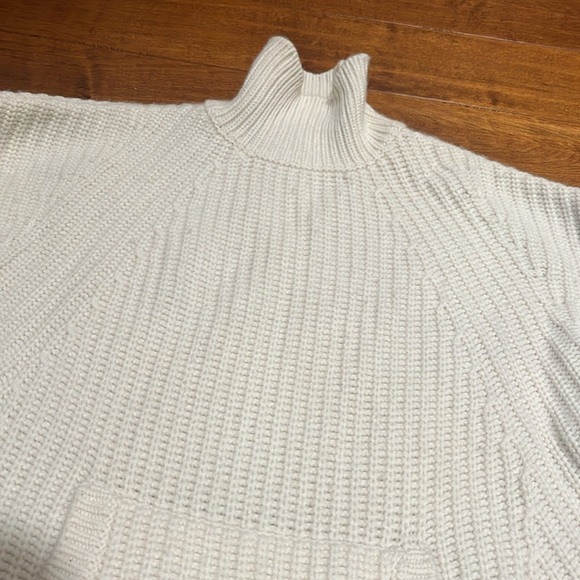 J Crew Front-pocket turtleneck merino wool sweater - Picture 5 of 8